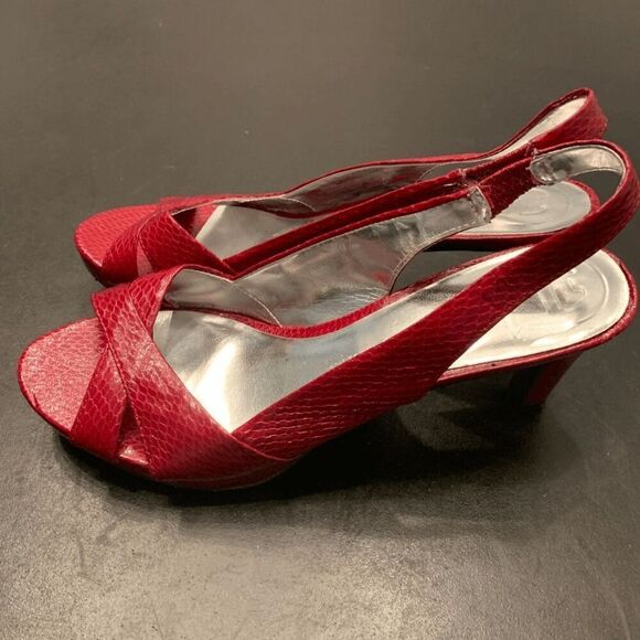 Etienne Aigner Women's Crisscross Strap Texture Red Sling Back Wedge Sandals 6.5 - Picture 8 of 9